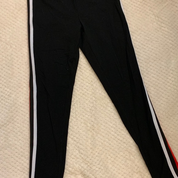 GARAGE - Picture 2 of 3